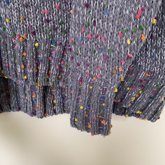 Cute sweater! - Picture 4 of 6